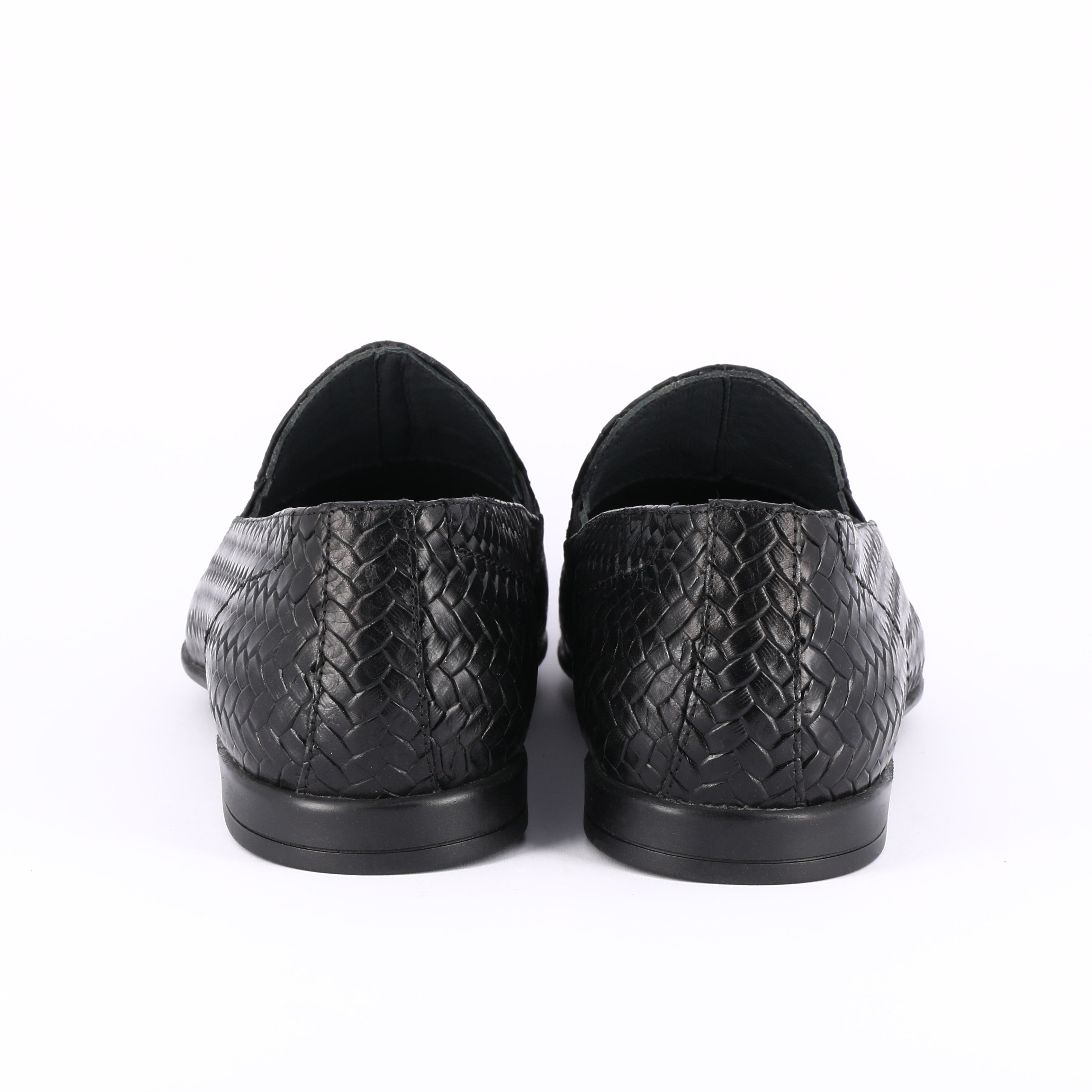 MOCASSINO intrecciato nero con nappine
