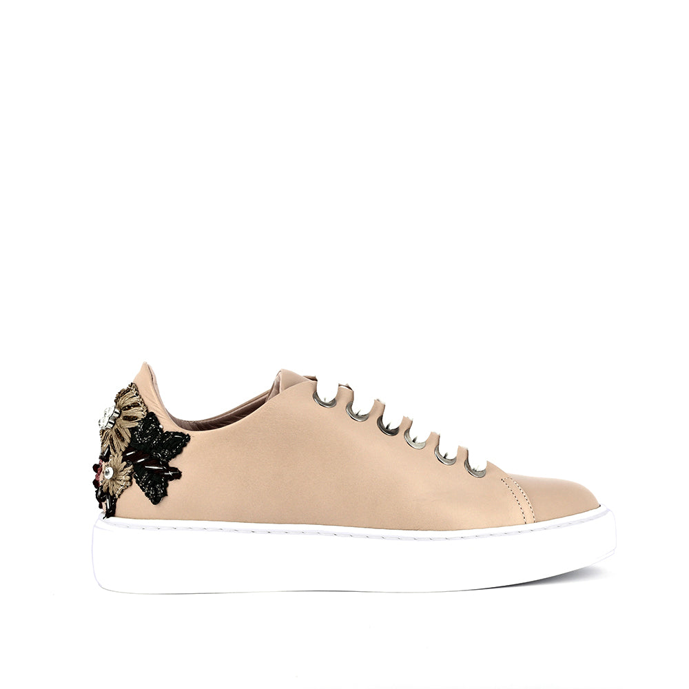 SNEAKERS con decorazione sul tallone